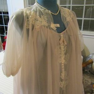Van Raatle short chiffon night gown and robe